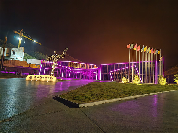 城市亮化是现代城市建设的重要组成部分，它不仅可以美化城市的夜景，还能提升城市的整体形象。随着科技的不断进步，城市亮化也得到了更多的关注和创新。本文将介绍一些关于城市亮化的创意和技术，帮助读者了解波密城市亮化的重要性以及如何进行波密城市亮化的规划和实施。